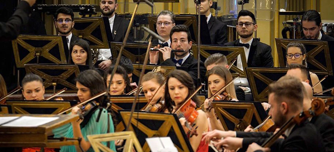 Кристиал Мандеал